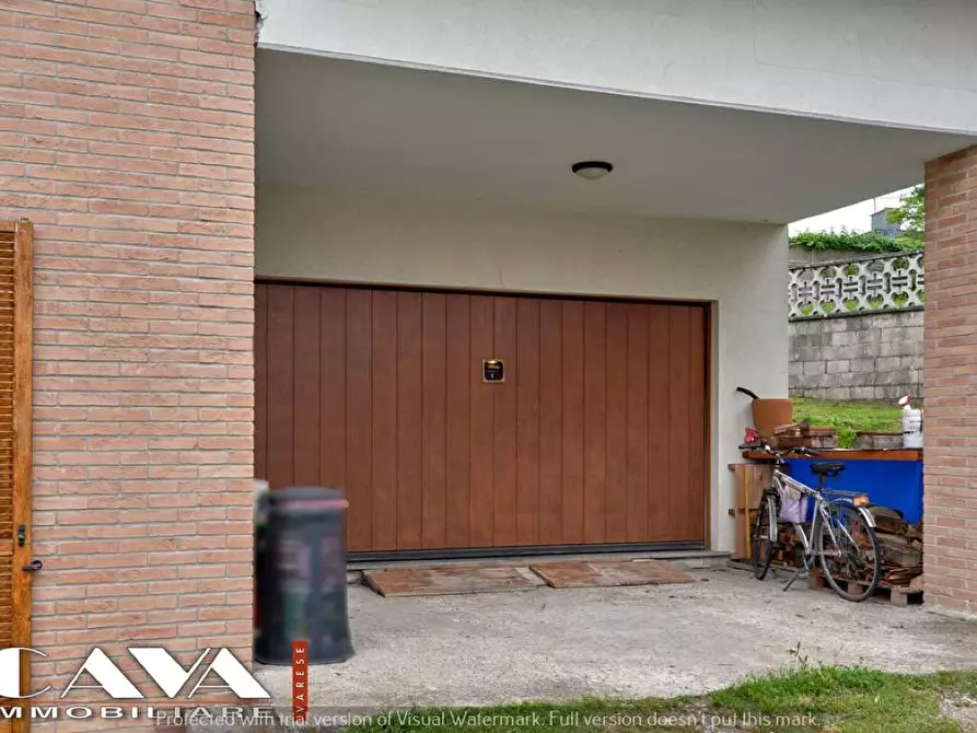 Immagine 3 di Villa in vendita  in viale borri snc a Varese