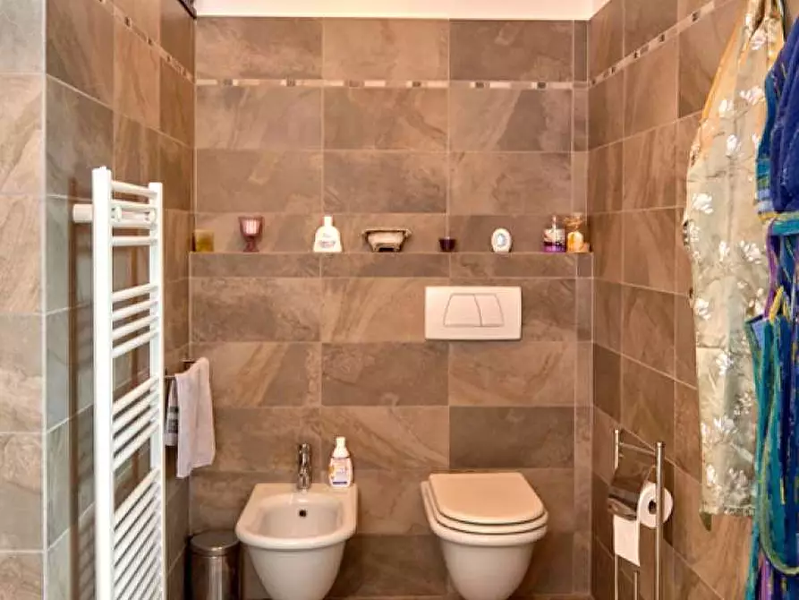 Immagine 33 di Villa in vendita  in viale borri snc a Varese