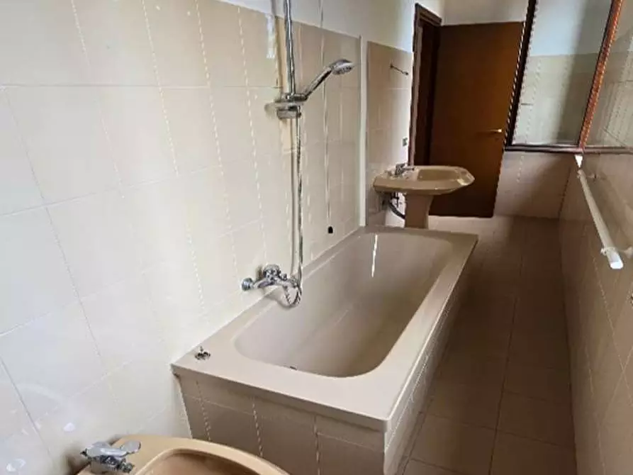 Immagine 27 di Appartamento in vendita  in via rimembranze a Bodio Lomnago