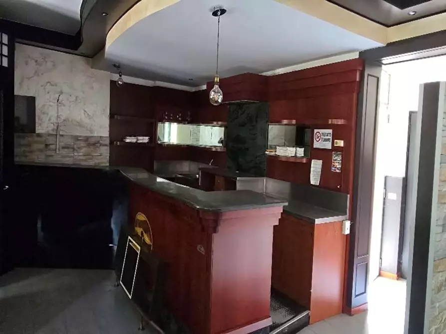 Immagine 7 di Negozio in vendita  a Varese