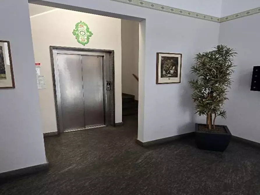 Immagine 12 di Ufficio in vendita  in via indipendenza 3/A a Varese