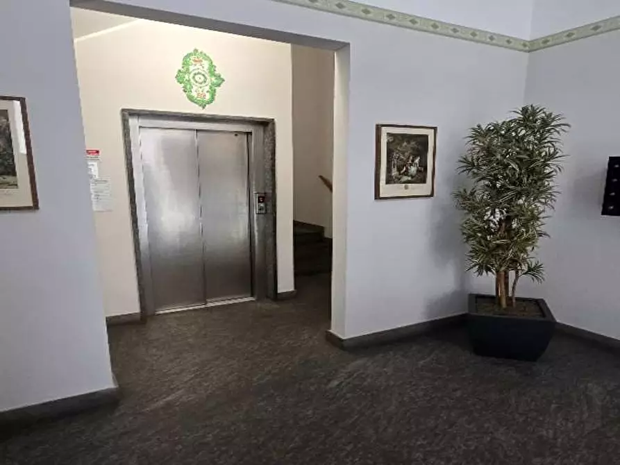 Immagine 13 di Ufficio in vendita  in via indipendenza 3/A a Varese