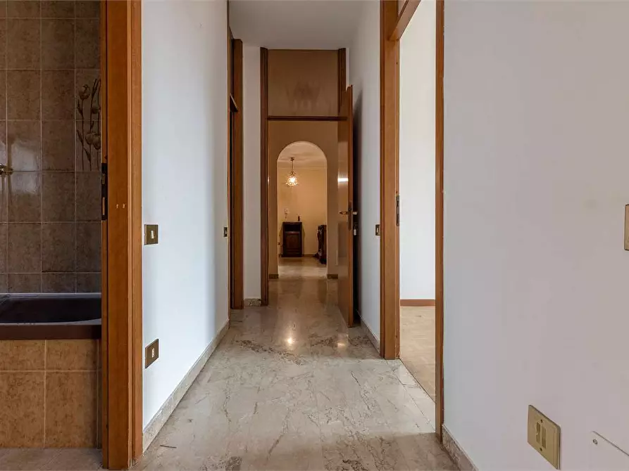 Immagine 15 di Appartamento in vendita  in Via sanvito silvestro  82 a Varese