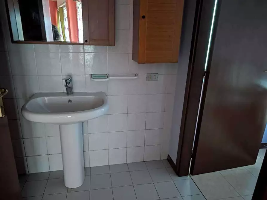 Immagine 11 di Appartamento in vendita  in V.le borri 70 a Varese