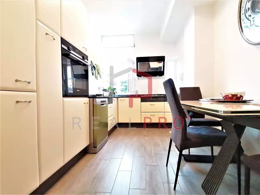 Immagine 11 di Quadrilocale in vendita  in Via Sassari  a Bolzano