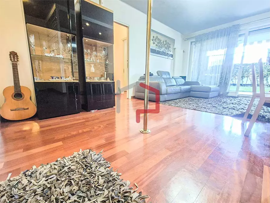 Immagine 3 di Quadrilocale in vendita  in via Resia  a Bolzano