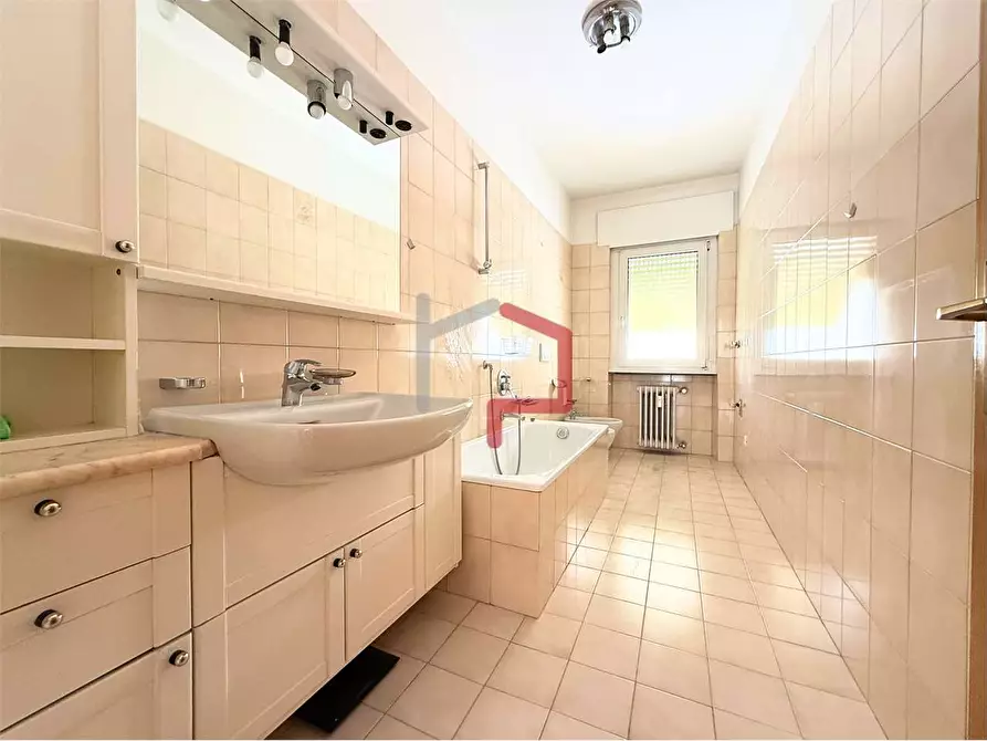 Immagine 27 di Quadrilocale in vendita  in Via Gaismair a Bolzano