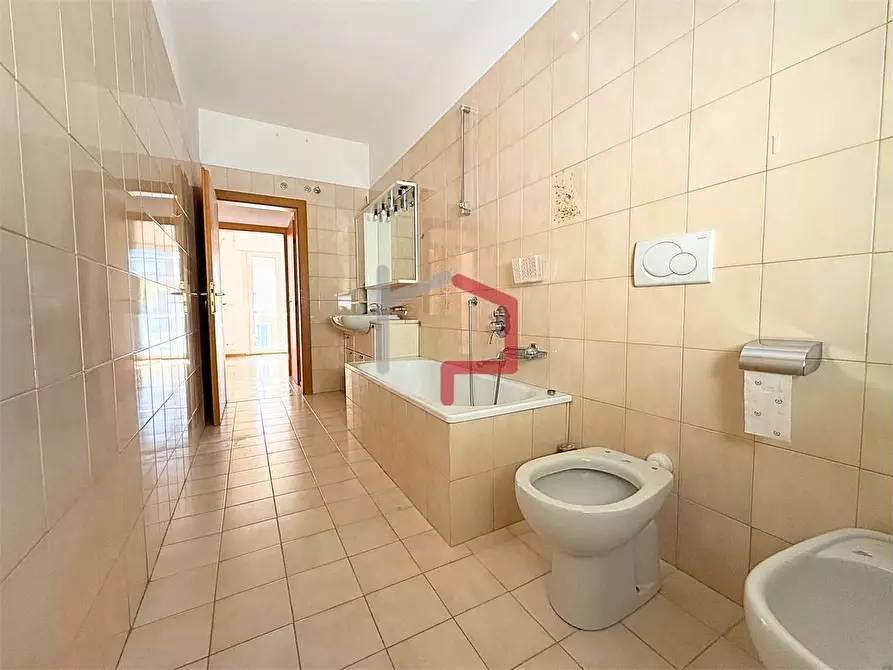 Immagine 26 di Quadrilocale in vendita  in Via Gaismair a Bolzano