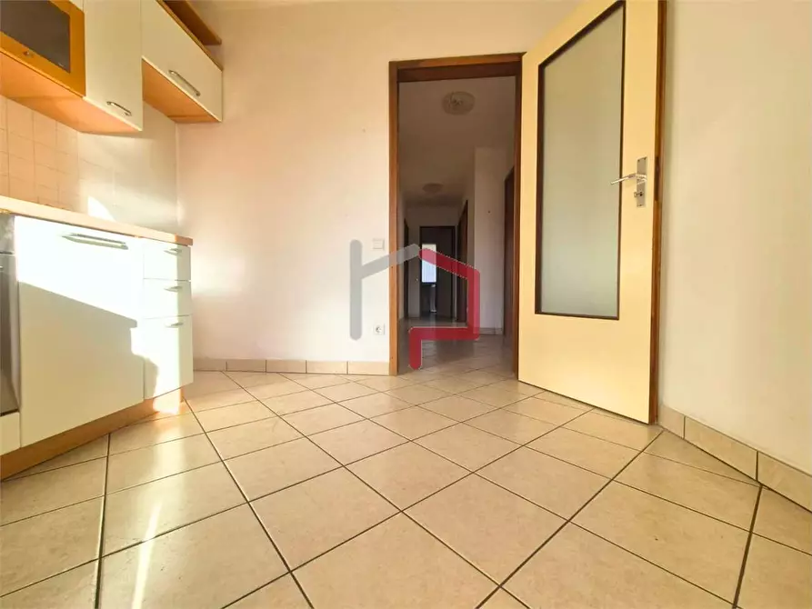 Immagine 4 di Quadrilocale in vendita  in via Capri 44 a Bolzano