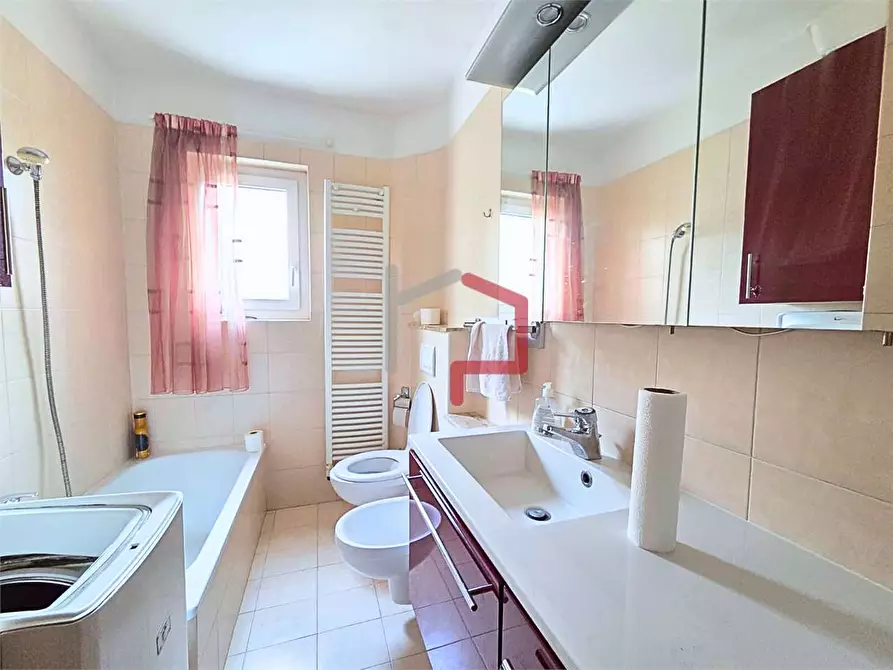 Immagine 9 di Quadrilocale in vendita  in Viale Venezia  a Bolzano