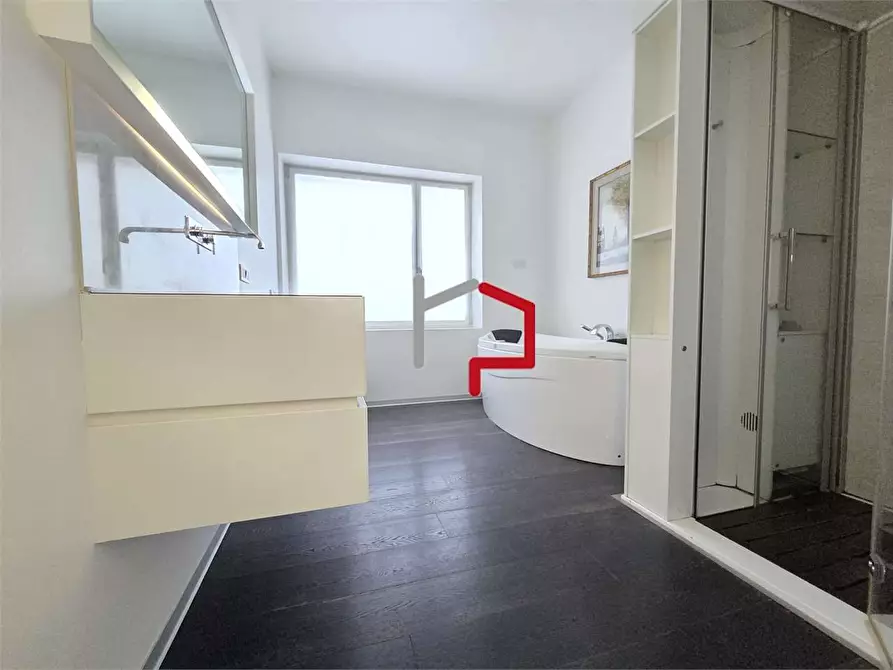 Immagine 12 di Quadrilocale in vendita  in Via Manci a Bolzano