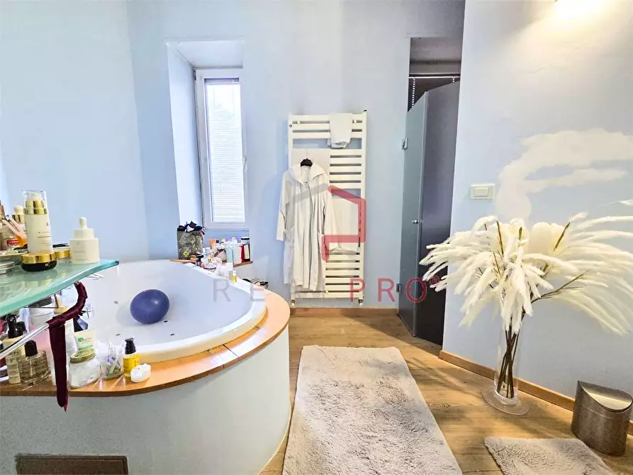 Immagine 12 di Trilocale in vendita  in via Cavour 1 a Bolzano