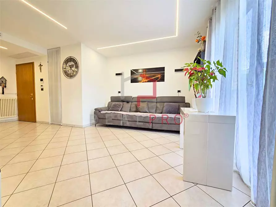 Immagine 1 di Quadrilocale in vendita  in Via Positano a Bolzano