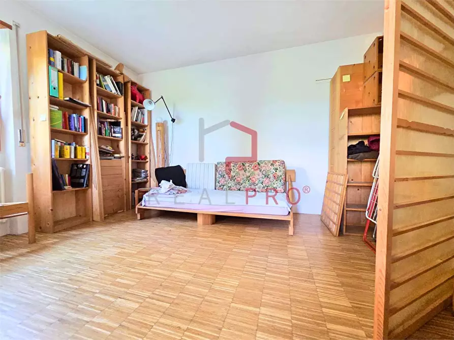 Immagine 11 di Quadrilocale in vendita  in via Eisenkeller  a Bolzano