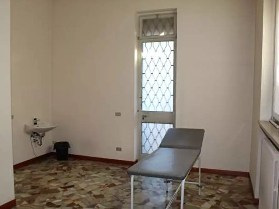 Immagine 2 di Negozio in affitto  in Corso San Rocco a Castano Primo