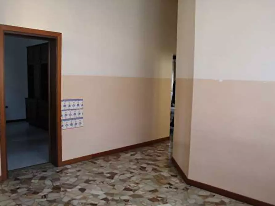 Immagine 4 di Negozio in affitto  in Corso San Rocco a Castano Primo