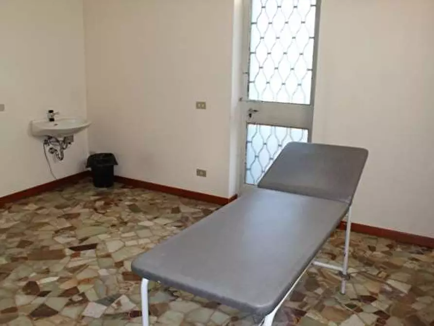 Immagine 5 di Negozio in affitto  in Corso San Rocco a Castano Primo