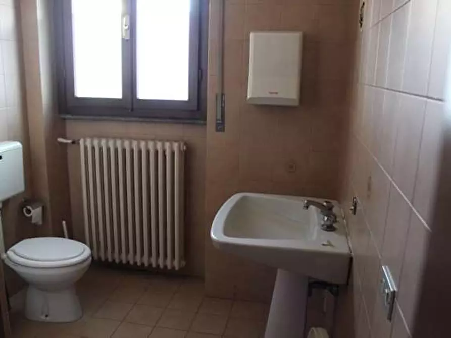 Immagine 10 di Negozio in affitto  in Corso San Rocco a Castano Primo