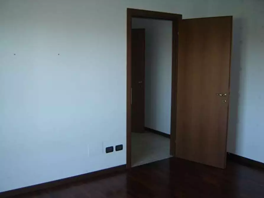 Immagine 8 di Trilocale in affitto  in Viale Sabotino a Legnano