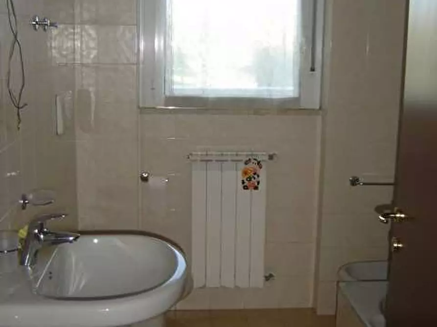 Immagine 11 di Trilocale in affitto  in Viale Sabotino a Legnano