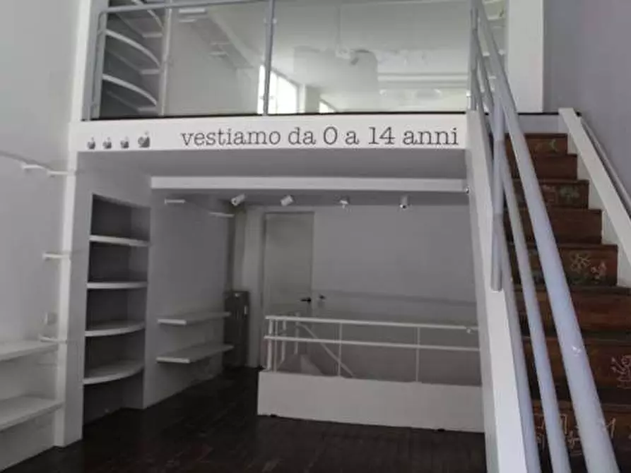 Immagine 2 di Negozio in affitto  in Piazza San Giovanni a Busto Arsizio