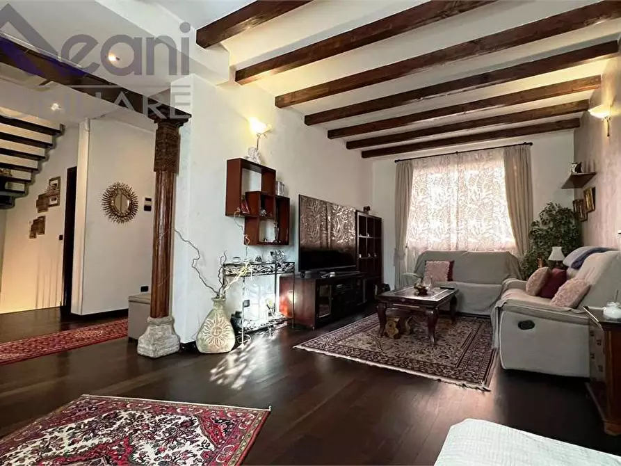 Immagine 10 di Villa in vendita  in Via Ciro Menotti 5 a Opera