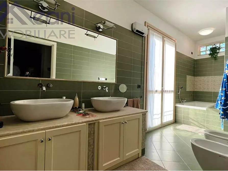 Immagine 30 di Villa in vendita  in Via Ripamonti a Milano