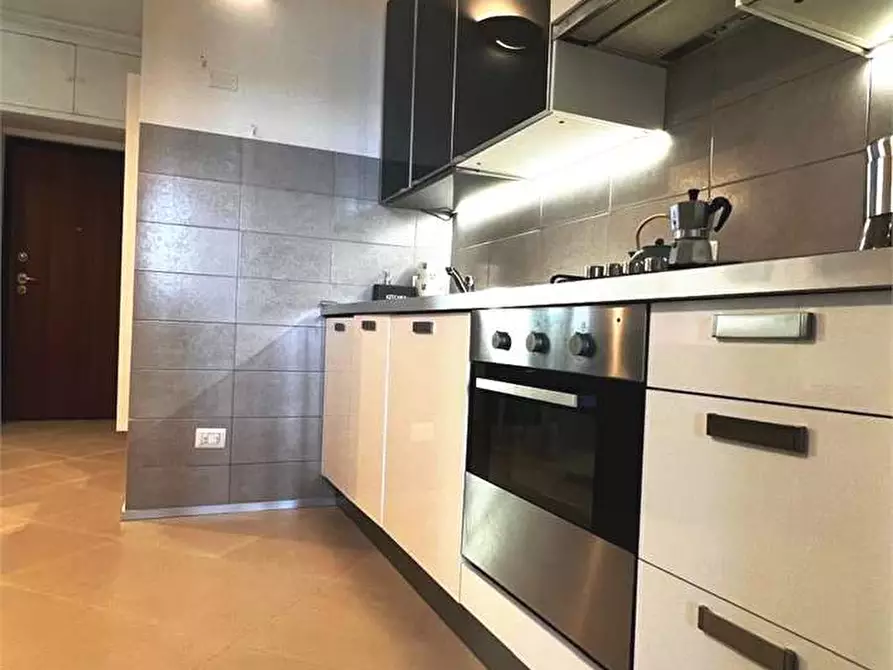 Immagine 9 di Appartamento in vendita  in via Riva di Trento 1 a Milano