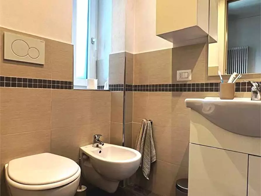 Immagine 16 di Appartamento in vendita  in via Riva di Trento 1 a Milano