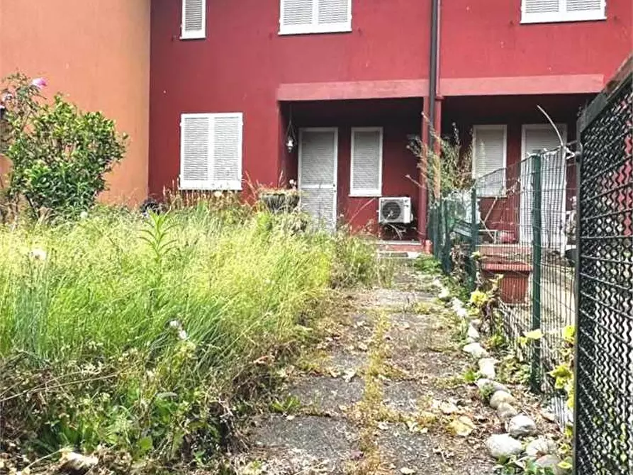 Immagine 3 di Casa indipendente in vendita  in via Ugo Foscolo a Siziano
