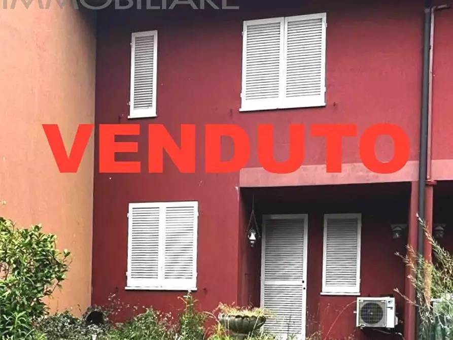 Immagine 1 di Casa indipendente in vendita  in via Ugo Foscolo a Siziano