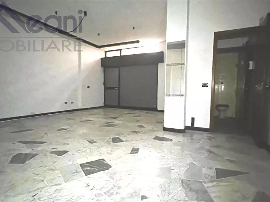 Immagine 9 di Negozio in vendita  in VIA FIZZONASCO a Pieve Emanuele