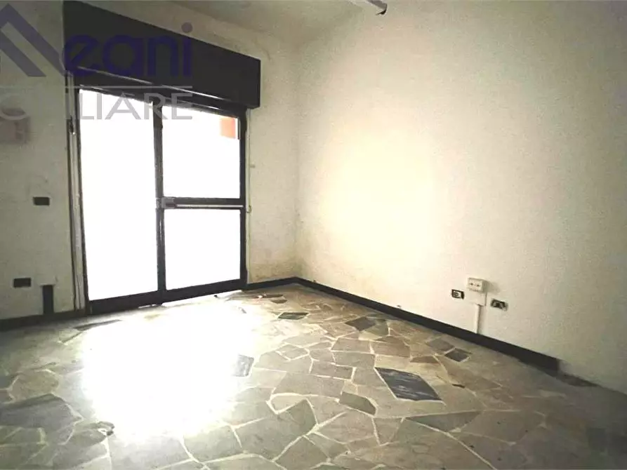 Immagine 15 di Negozio in vendita  in VIA FIZZONASCO a Pieve Emanuele