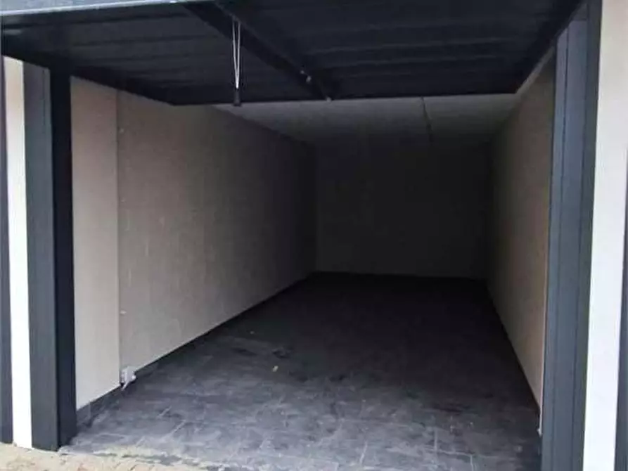 Immagine 4 di Garage in affitto  in VIA RITA DALLA CHIESA a Siziano