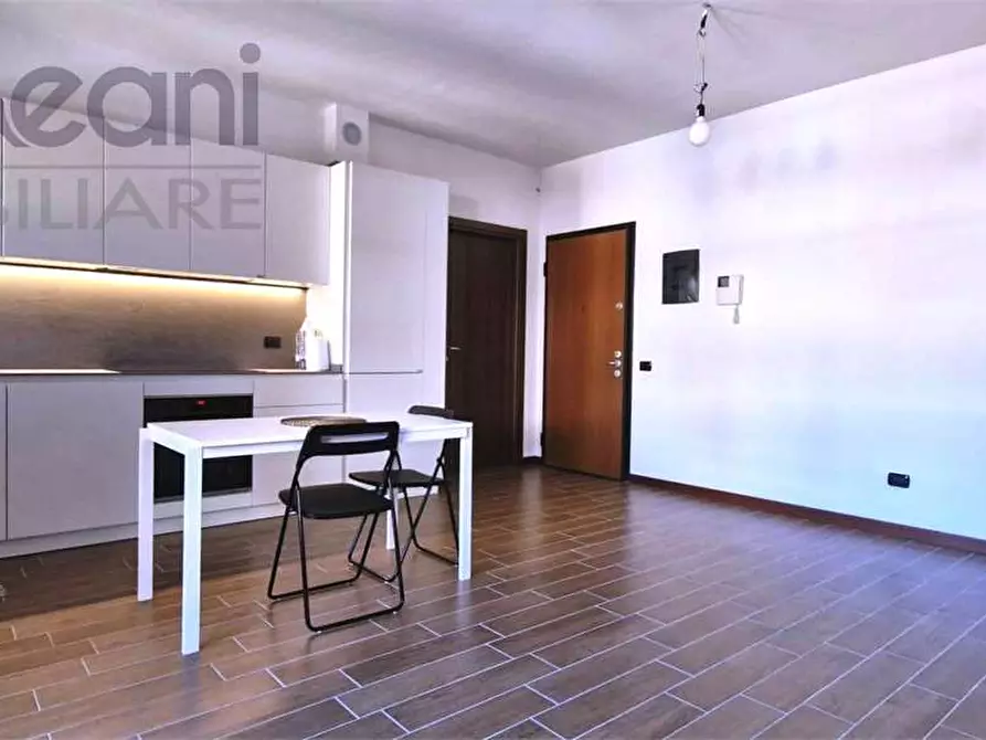 Immagine 1 di Appartamento in vendita  in via SEGRE a Opera