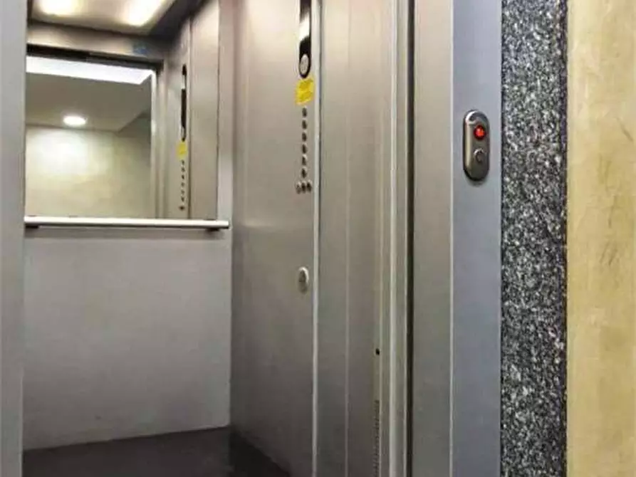 Immagine 28 di Appartamento in vendita  in Via Golgi a Opera