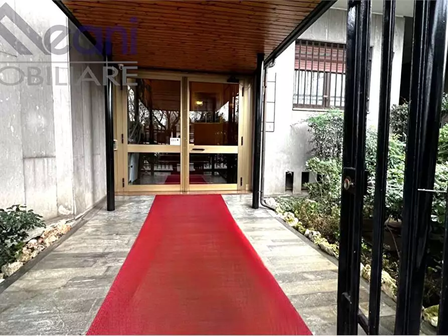 Immagine 21 di Appartamento in vendita  in Via Messina a Milano