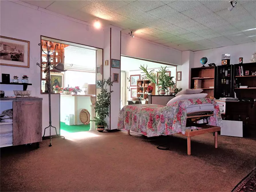 Immagine 20 di Negozio in vendita  in Viale Piaggio 69 a Ormea