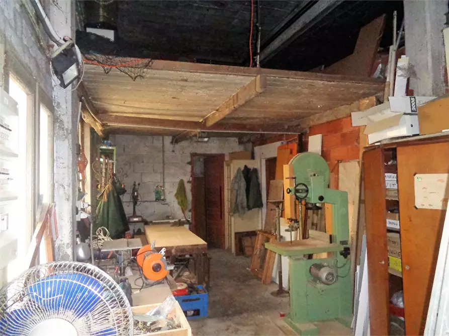 Immagine 24 di Negozio in vendita  in Viale Piaggio 69 a Ormea