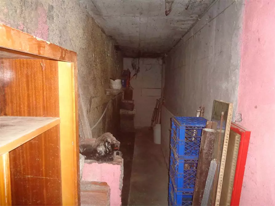 Immagine 25 di Negozio in vendita  in Viale Piaggio 69 a Ormea