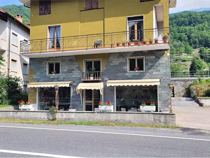 Immagine 24 di Negozio in vendita  in Viale Piaggio 69 a Ormea