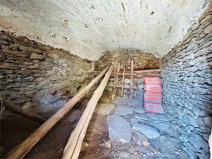 Immagine 10 di Rustico / casale in vendita  in Frazione Chioraira a Ormea