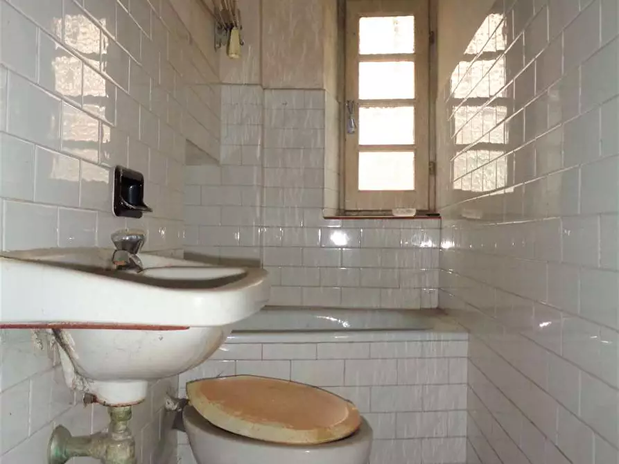 Immagine 14 di Stabile in vendita  in Via Vittorio Emanuele  90 a Garessio