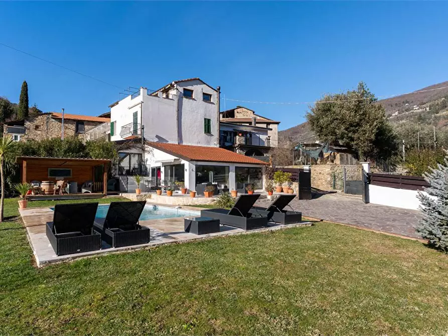 Immagine 1 di Villa in vendita  in Via Genova 14 a Pieve Di Teco