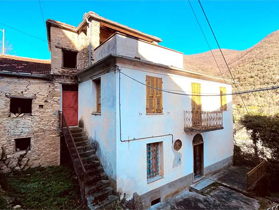 Immagine 1 di Casa indipendente in vendita  in Via Mazzini a Rezzo