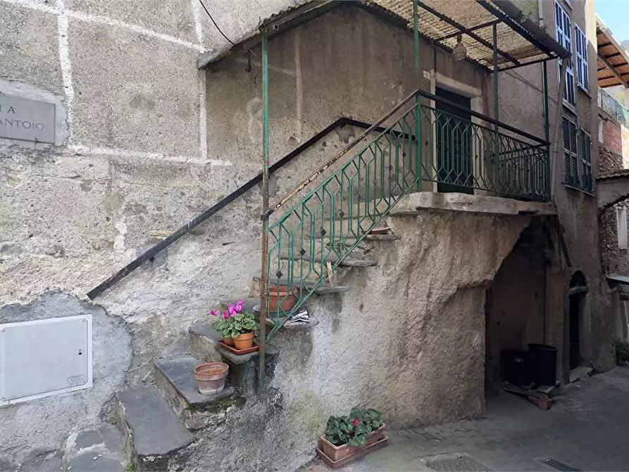 Immagine 1 di Stabile in vendita  in Via Al Frantoio  1 a Vessalico