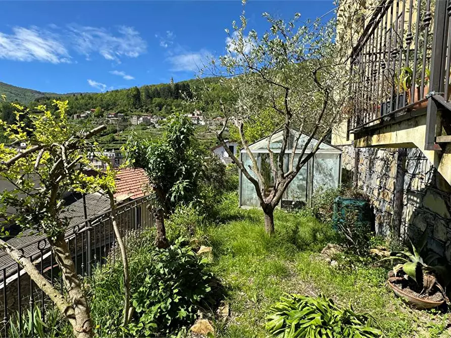 Immagine 1 di Casa indipendente in vendita  in Via Cavour 11 a Rezzo