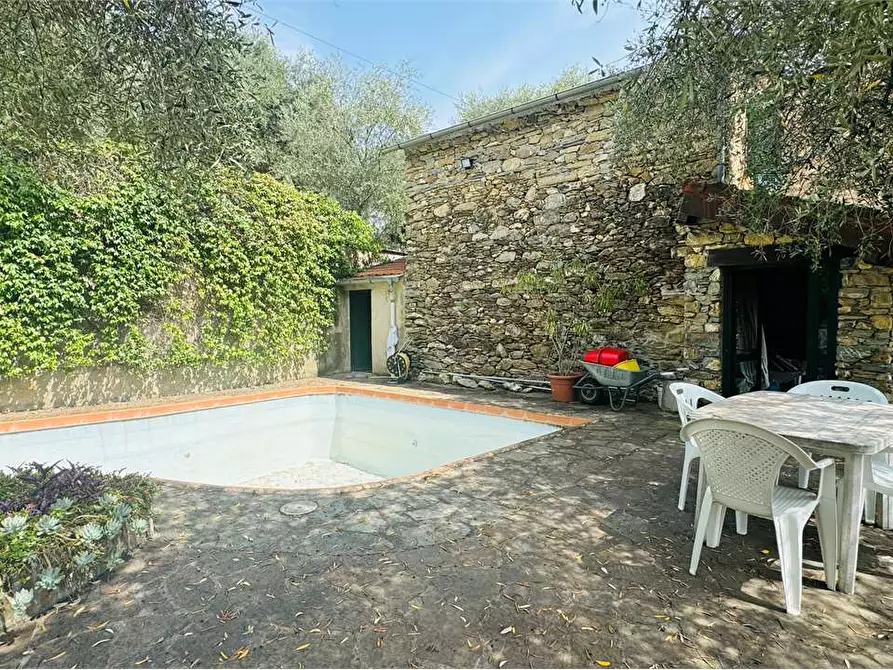 Immagine 1 di Villa in vendita  in Frazione Piazza a Ranzo