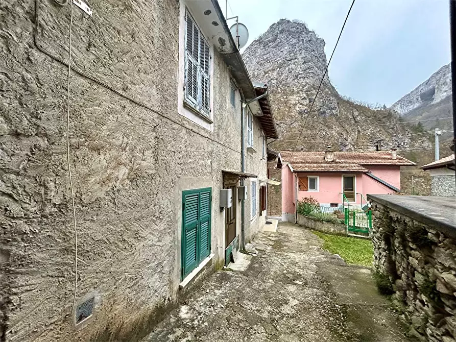 Immagine 1 di Rustico / casale in vendita  in Ponte di Nava 98 a Ormea