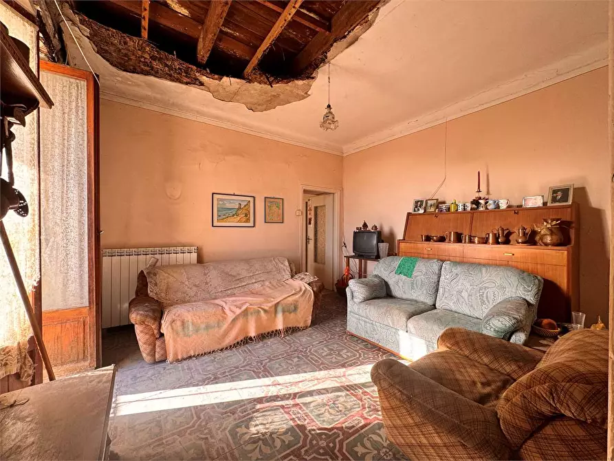 Immagine 11 di Appartamento in vendita  in Piazza Castello  1 a Lucinasco